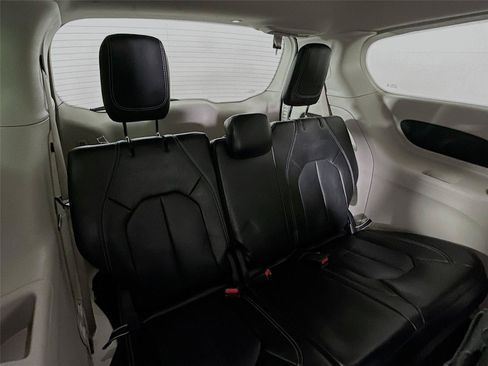 Used 2024 Chrysler Pacifica Touring-L FWD image 26
