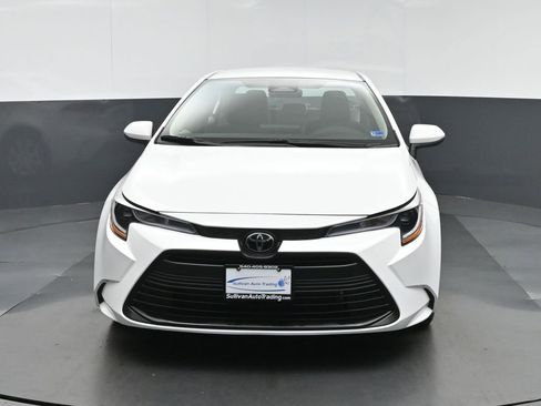 Used 2023 Toyota Corolla LE w/ Carpet Mat Package (TMS) FWD image 2