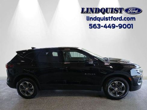 Used 2025 Chevrolet Blazer LT image 1