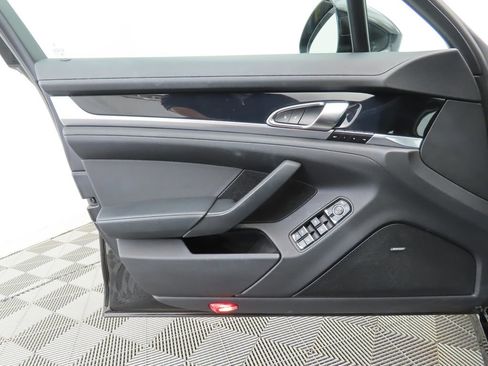 Used 2016 Porsche Panamera 4 image 24