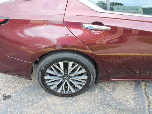 Used 2024 Nissan Altima 2.5 SV FWD image 25