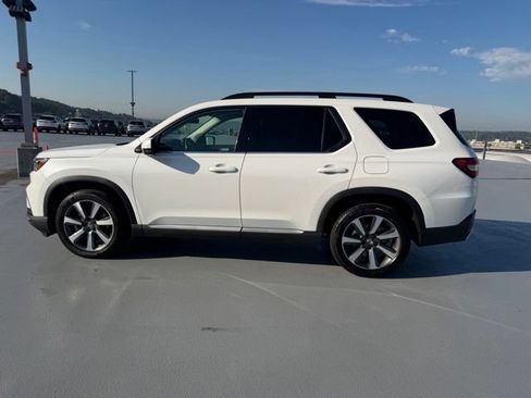 Used 2025 Honda Pilot Elite image 6