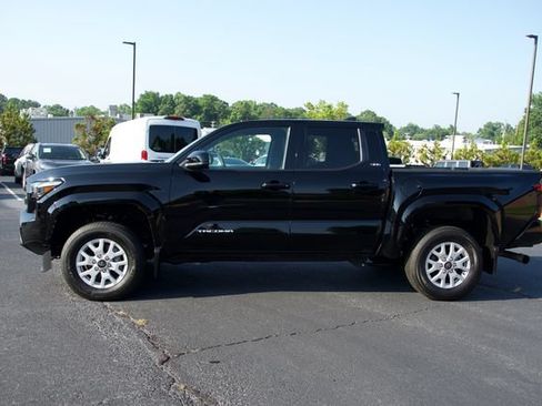 Used 2025 Toyota Tacoma SR5 RWD image 4