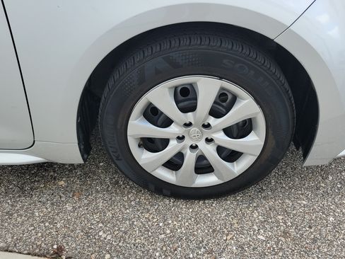 Used 2021 Toyota Corolla LE FWD image 12