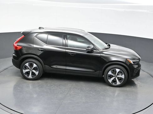 Used 2023 Volvo XC40 B5 Plus w/ Driver Assist Package AWD/4WD image 38