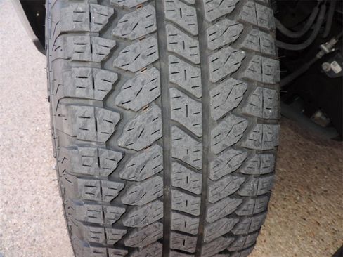 Certified 2025 GMC Sierra 1500 SLT image 11