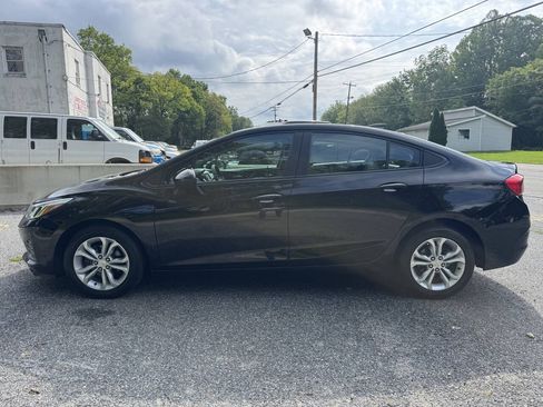 Used 2019 Chevrolet Cruze LS w/ LS Convenience Package FWD image 4