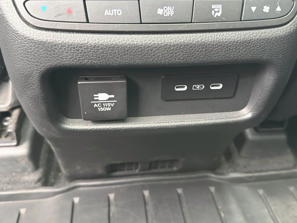 Used 2025 Honda Pilot Elite image 29
