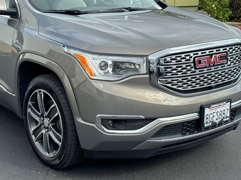 Certified 2019 GMC Acadia Denali w/ Technology Package FWD image 4