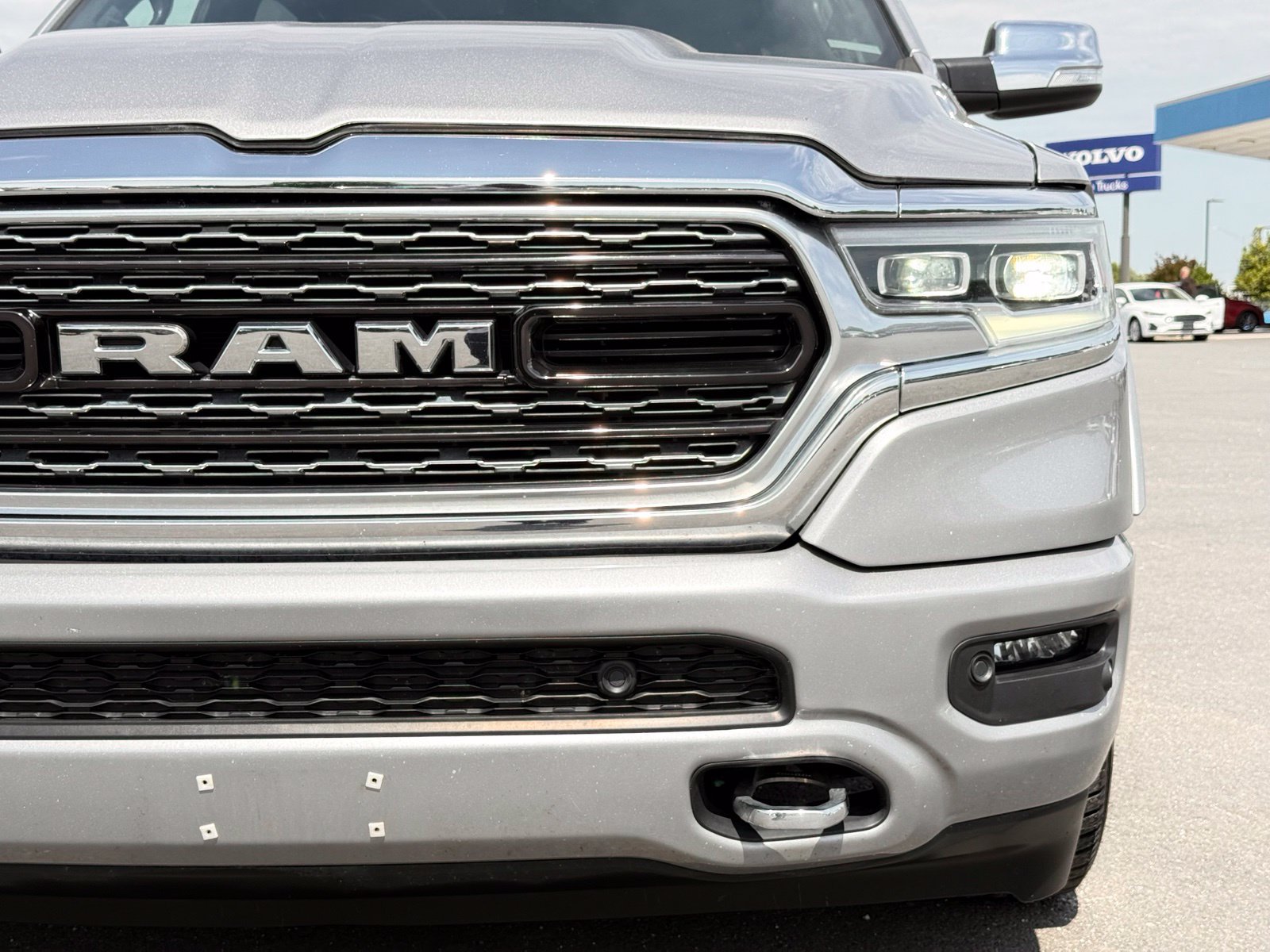Used 2021 RAM 1500 Limited w/ Body Color Bumper Group AWD/4WD image 8