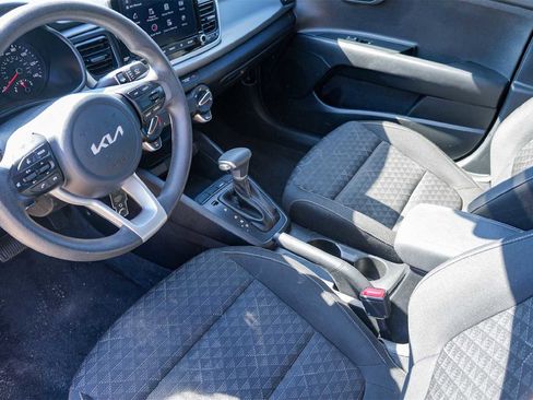 Used 2022 Kia Rio S image 2