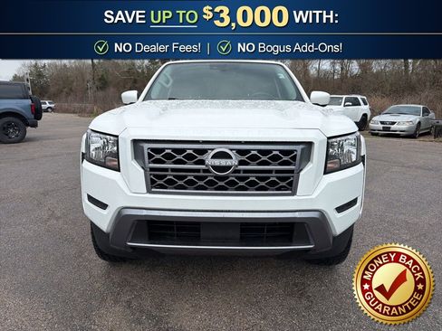 Used 2024 Nissan Frontier SV image 2