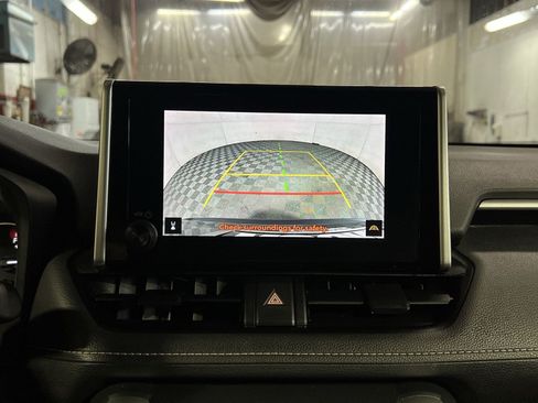 Used 2023 Toyota RAV4 LE AWD/4WD image 17
