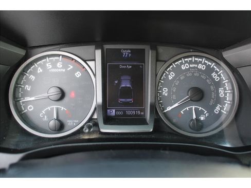 Used 2019 Toyota Tacoma TRD Off-Road image 18