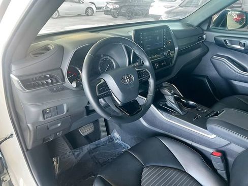 Used 2021 Toyota Highlander XSE image 10