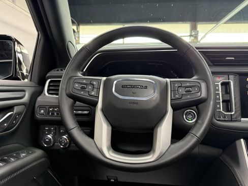 Used 2024 GMC Yukon Denali w/ Advanced Technology Package AWD/4WD image 20