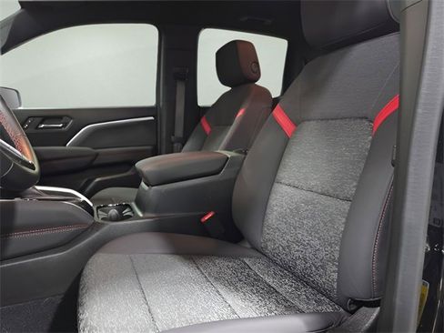 Used 2024 Chevrolet Colorado Z71 w/ Z71 Convenience Package 2 image 9