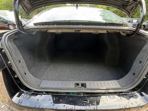 Used 2025 Nissan Versa SV FWD image 30