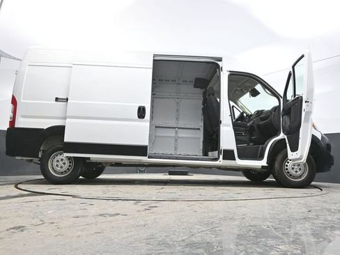 Used 2025 RAM ProMaster 2500 w/ Convenience Group image 34
