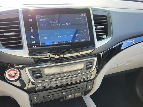 Used 2016 Honda Pilot Touring image 23