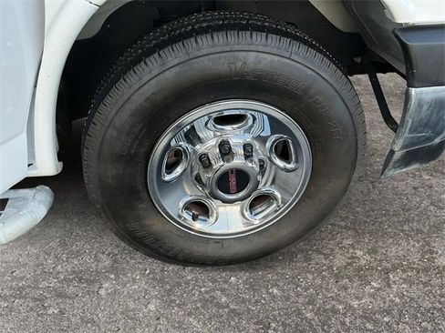 Used 2023 GMC Savana 2500 image 13