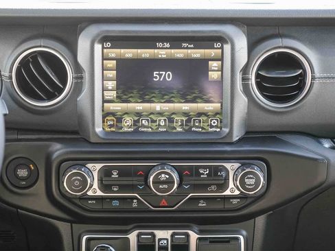 Used 2023 Jeep Wrangler Sahara image 13