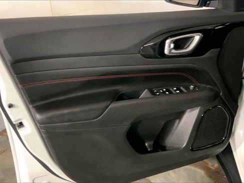 Used 2025 Jeep Compass Trailhawk AWD/4WD image 24
