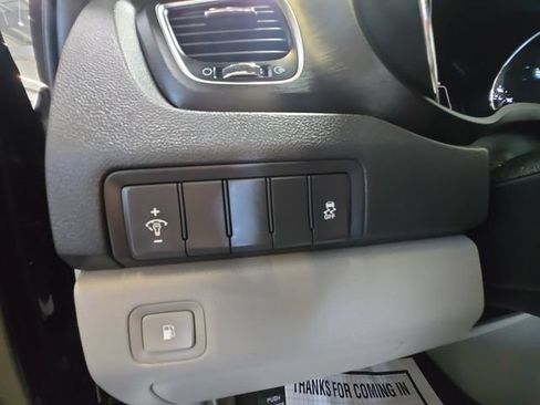 Used 2017 Kia Sedona LX w/ LX Essentials Premium Package FWD image 26