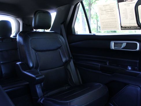 Used 2020 Ford Explorer XLT w/ Equipment Group 202A AWD/4WD image 14
