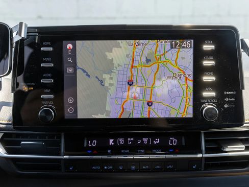 Used 2021 Toyota Sienna XSE FWD image 28