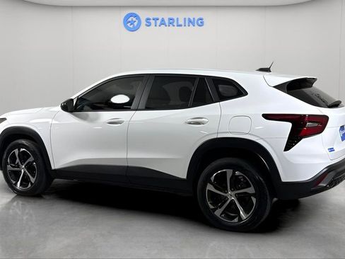 Certified 2025 Chevrolet Trax RS w/ Driver Confidence Package image 4