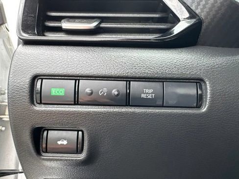Used 2025 Nissan Sentra SV FWD image 15