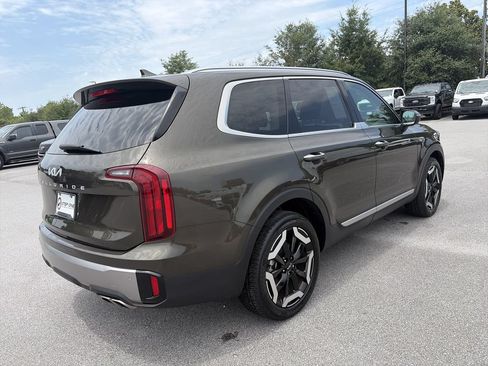 Used 2025 Kia Telluride S FWD image 7