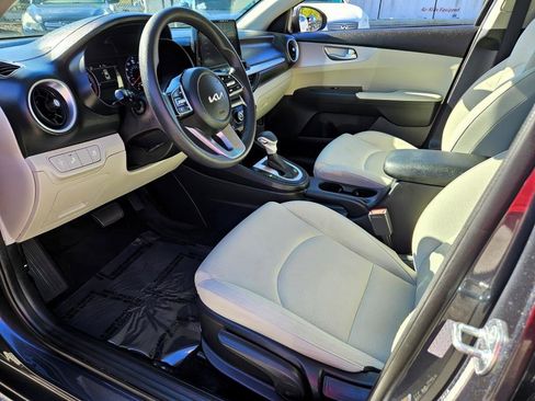 Used 2023 Kia Forte LXS w/ LXS Technology Package image 7