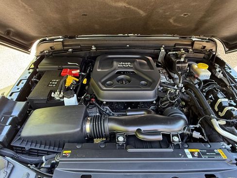 Used 2021 Jeep Wrangler Sport AWD/4WD image 9