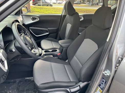 Used 2025 Kia Soul LX w/ LX Technology Package image 31