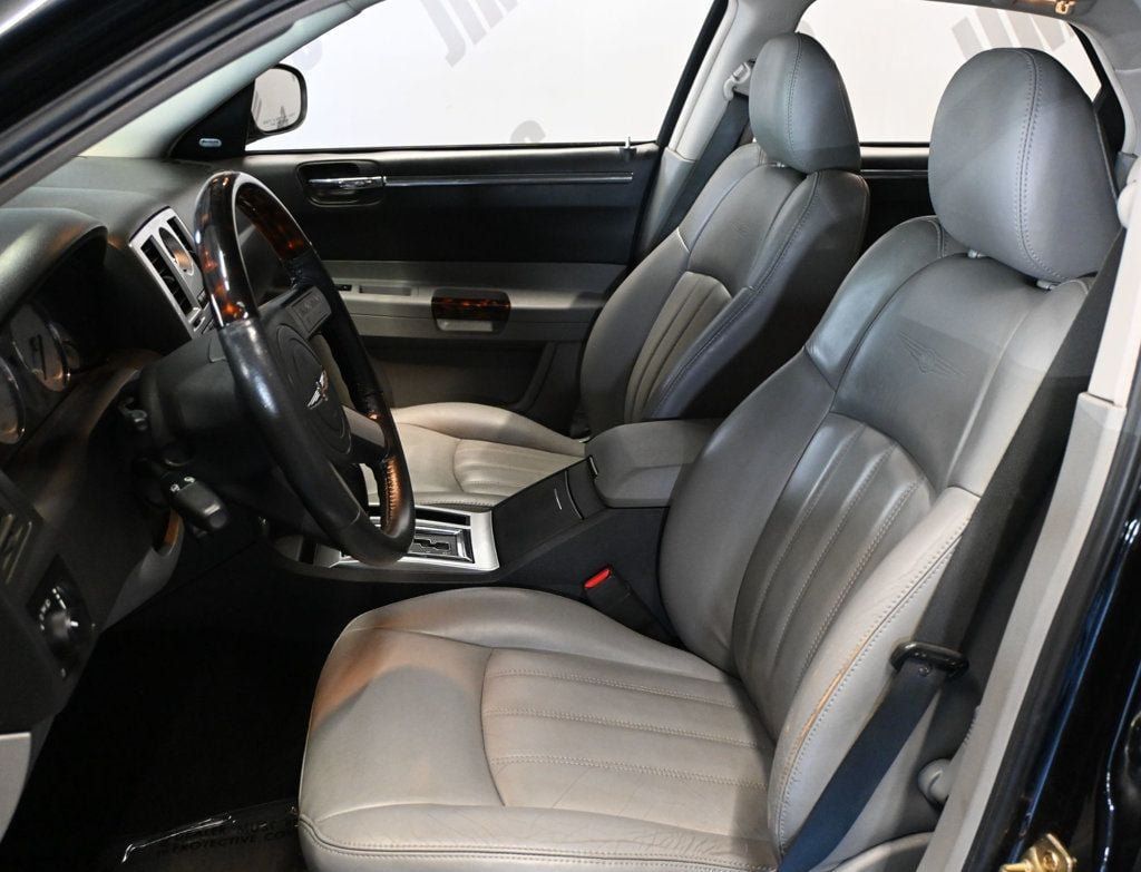 Used 2006 Chrysler 300 C w/ Protection Group II RWD image 11