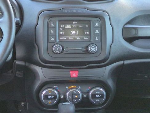 Used 2017 Jeep Renegade Altitude FWD image 18