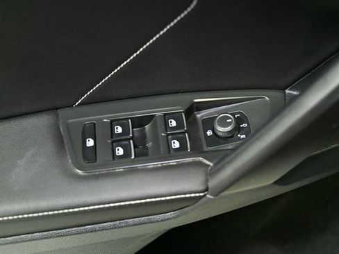 Used 2024 Volkswagen Tiguan SE image 47