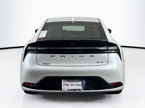 Used 2025 Toyota Prius Plug-In Hybrid image 11