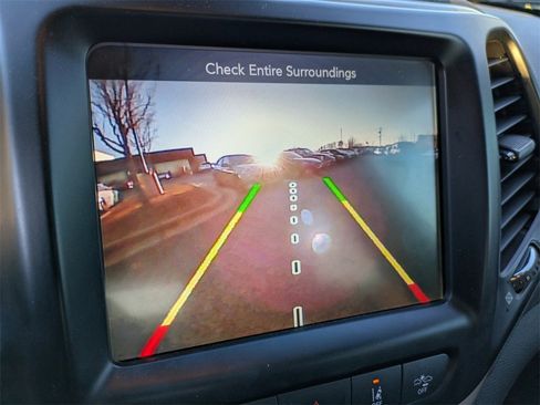 Used 2018 Jeep Cherokee Limited w/ Technology Group image 22