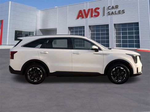 Used 2024 Kia Sorento S image 5