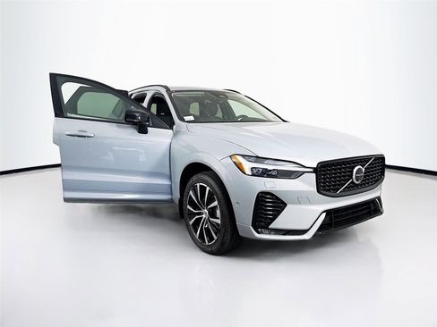 Used 2024 Volvo XC60 B5 Plus w/ Protection Package Premier AWD/4WD image 11