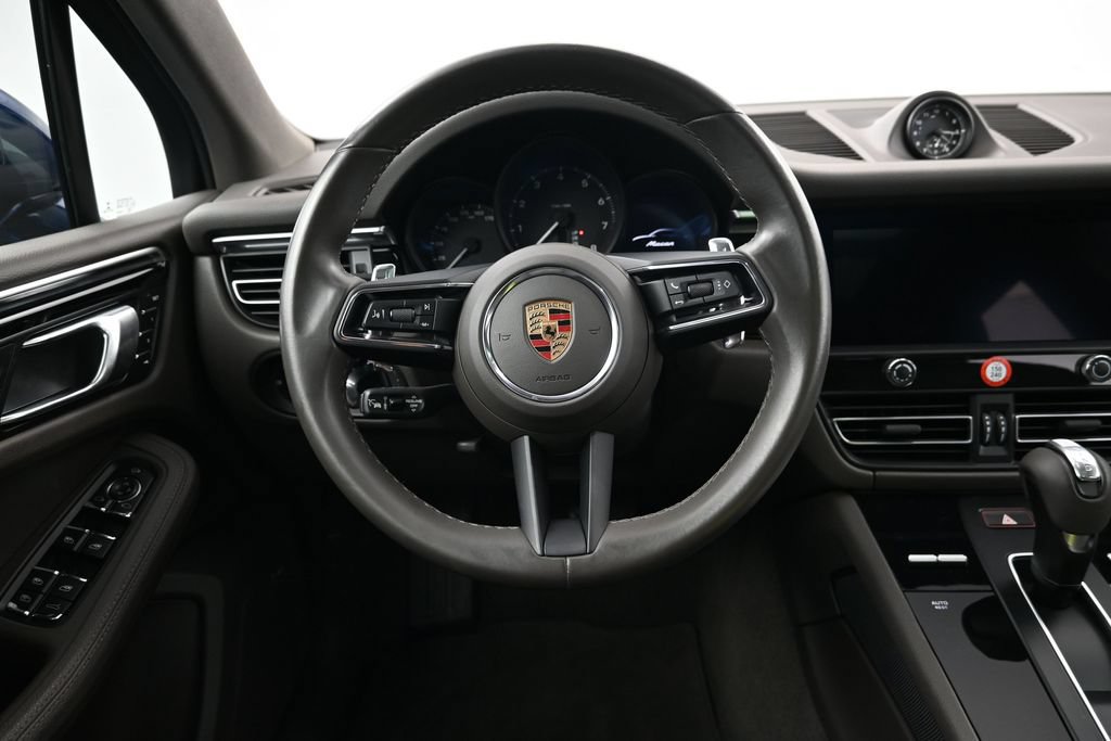 Used 2023 Porsche Macan AWD/4WD image 13