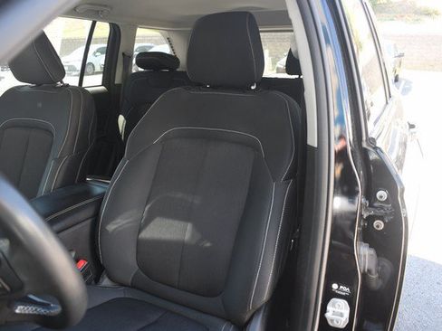 Used 2023 Jeep Grand Cherokee Laredo AWD/4WD image 17