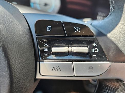 Used 2023 Hyundai Elantra Limited w/ Cargo Package FWD image 21