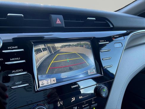 Used 2020 Toyota Camry SE w/ Convenience Package FWD image 14