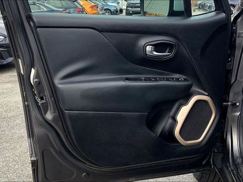 Used 2016 Jeep Renegade Limited image 21