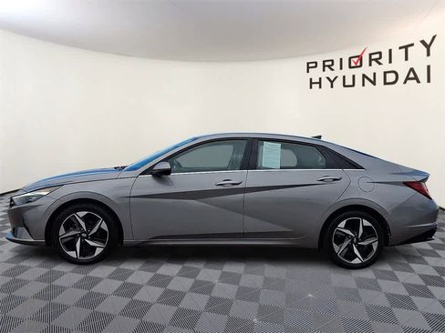 Used 2023 Hyundai Elantra Limited w/ Preferred Accessory Package image 7