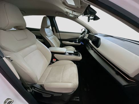 Used 2024 Nissan Ariya AWD image 32